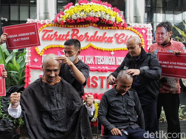 Aksi Cukur Gundul Abraham Samad hingga Novel di KPK