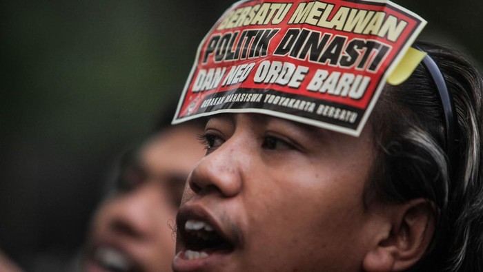 Aksi Mahasiswa Gelar Mimbar Demokrasi Tolak Politik Dinasti Suasana Mimbar Demokrasi bertajuk 'Mahasiswa Bersama Rakyat Tolak Politik Dinasti dan Pelanggar HAM' di Kampus Institut Seni Indonesia (ISI) Yogyakarta, Bantul, Kamis (23/11/2023).