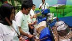 Barang Bekas Disulap Jadi Alat Musik, Nih Lihat