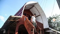 Wisatawan bisa menginap di homestay-homestay yang sudah disiapkan pemerintah desa Palaes, Minahasa Utara, Sulawesi Utara. 