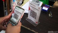 Adapun keuntungan menggunakan QRIS, masyarakat baik yang berlibur maupun pelaku pariwisata dapat lebih mudah melakukan pembayaran, sehingga masyarakat tak harus menyimpan uang tunai dan menghitungnya. Hingga saat ini, setidaknya ada 185 homestay dan tenant yang sudah melayani pembayaran QRIS.  
