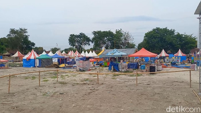 Suasana pasar malam di Colomadu, Karanganyar, Kamis (23/11/2023).