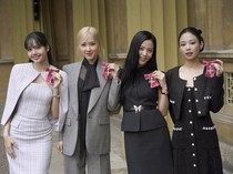 BLACKPINK Dapat Bintang Kekaisaran Britania Raya dari Raja Charles III