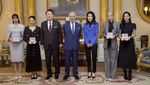Foto-foto BLACKPINK Terima Bintang Kekaisaran Britania Raya