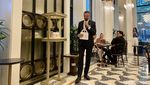 Di Sini Kamu Bisa Ngeteh Cantik, Ada Kue Berbentuk Tas Mungil Bulgari Serpenti
