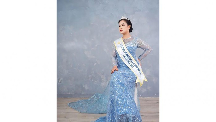 Chintya Angesty, wisudawan terbaik Undip dengan berbagai prestasi
