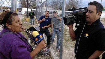 Dibilang rahasia, eh malah disebar juga ke orang-orang. Foto: (Bored Panda).