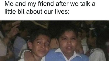 Kadang kalau udah cerita sama best friend emang suka gitu ya. Foto: (Bored Panda).