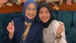 Desy Ratnasari Dijodohkan, Ini Momennya Makan Puding hingga Durian