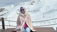Unggahan tersebut akhirnya diramaikan oleh kader dari Partai Amanat Nasional (PAN) dan banyak netizen lain. Pada kolom komentarnya dibanjiri dengan tanggapan kocak netizen yang ikut menertawakannya. Foto: Instagram/desyratnasariterdepan