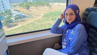 Heboh sebuah unggahan yang menjodoh-jodohkan Desy Ratnasari dengan Prabowo Subianto. Bahkan sempat beredar sebuah foto yang telah disunting seolah mirip foto untuk buku nikah. Foto: Instagram/desyratnasariterdepan