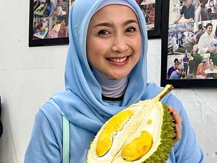 Desy Ratnasari Dijodohkan, Ini Momennya Makan Puding hingga Durian