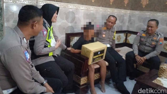 Dua bocah Nekat ke jakarta naik motor didatangi satlantas polres sampang