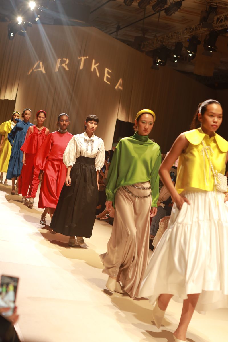 Fashion Show 'Abundance' persembahan Artkea dan Yayasan Jantung Indonesia Fashion Show 'Abundance' persembahan Artkea dan Yayasan Jantung Indonesia
