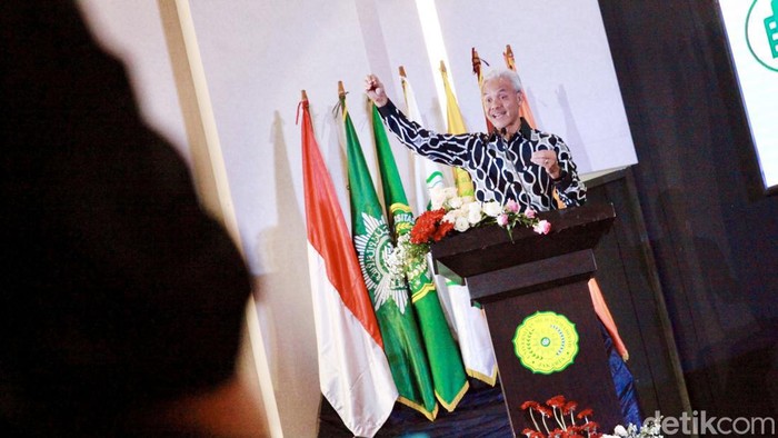 Ganjar-Mahfud Paparkan Misi Visi di Universitas Muhammadiyah Jakarta Ganjar Pranowo-Mahfud Md menghadiri dialog terbuka Muhammadiyah di Universitas Muhammadiyah Jakarta, Kamis (23/11/2023). Mereka memaparkan visi-misinya sebagai capres dan cawapres.