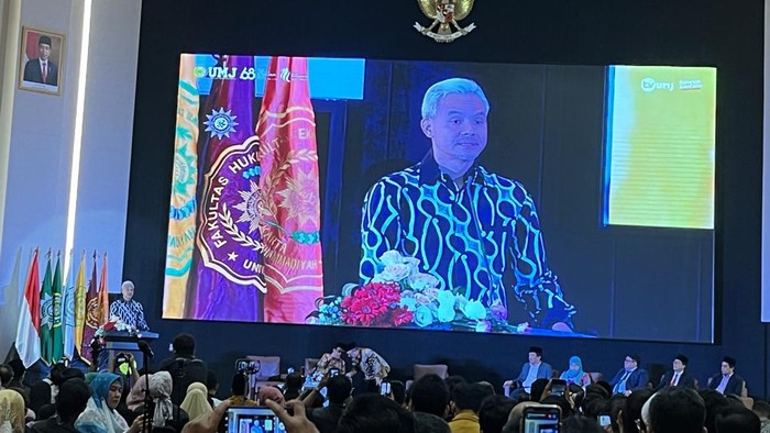 Ganjar Pranowo menghadiri acara Dialog Terbuka Muhammadiyah Bersama Calon Pemimpin Bangsa. Acara digelar di Gedung Cendekia, Universitas Muhammadiyah Jakarta (UMJ), Kamis (23/11/2023).