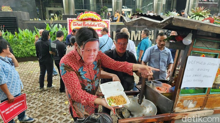 gerobak nasi goreng di gedung KPK (Adrial/detikcom)