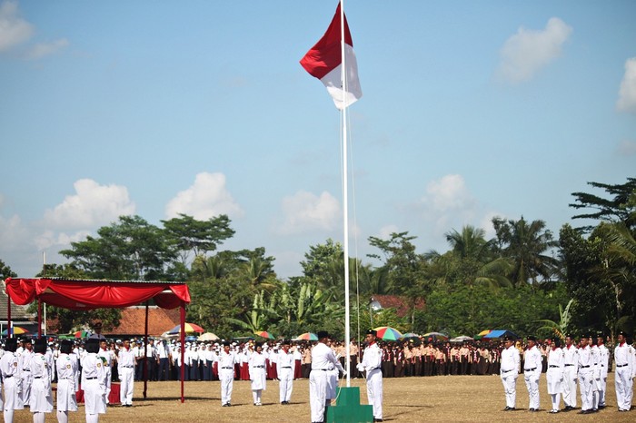 ilustrasi upacara bendera ilustrasi upacara bendera