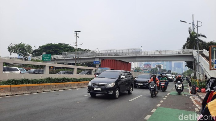 Jalan Gatsu depan DPR kembali lancar. (Annisa/detikcom)