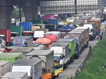 Pemerintah Diminta Evaluasi Aturan Larangan Truk Tronton Beroperasi Saat Nataru