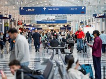 Amerika Serikat Naikkan 20 Persen Biaya Masuk Traveler