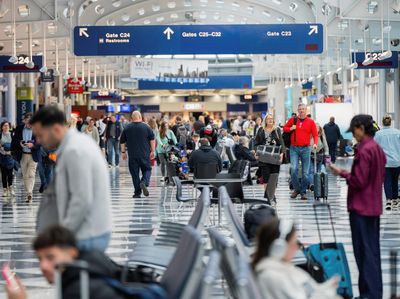 Jutaan Orang Padati Bandara di AS Saat Musim Libur Thanksgiving