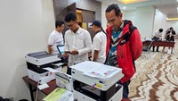 Salah satu printer yang dipasarkan Epson itu dibuat dengan bahan daur ulang plastik, tetapi kami rancang dengan teknologi canggih. Ini sebagai bentuk peran menciptakan kehidupan yang lebih baik. Selain ramah lingkungan, produk seperti printer juga dibekali dengan fitur-fitur yang canggih guna mengoptimalkan produktifitas kantor.