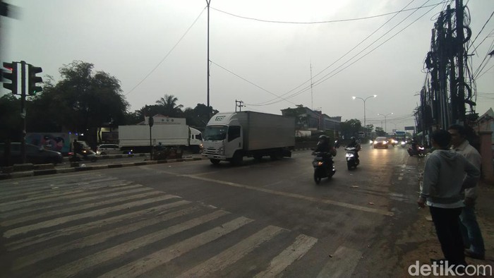 Lalu lintas di Cibitung arah Cikarang kembali normal setelah demo selesai.