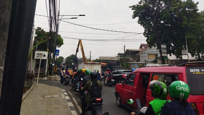 Masih Ada Proyek Polder, Jalan TB Simatupang Macet Pagi Ini (Kurniawan Fadilah-detikcom)