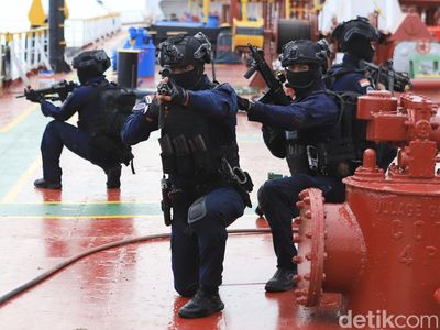 Melihat Simulasi Pengamanan Darurat Obvitnas Pertamina
