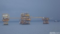 Anjungan Minyak Lepas Pantai Sepinggan milik Pertamina juga tidak luput dari serangan para pembajak. 