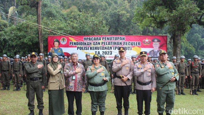 Menteri LHK menutup Diklat Pembentukan Polhut Tahun 2023 di Setukpa Polri.