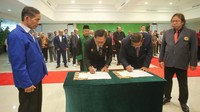 Sekretaris Yayasan UPDM, Prof. Dr. Johanes Basuki, M.PSI mengatakan proses pergantian sudah dilakukan sejak dilantiknya Paiman Raharjo sebagai Wamendes pada 17 Juli 2023. Menurutnya, pergantian rektor ini untuk keberlanjutkan proses perkuliahan di universitas.