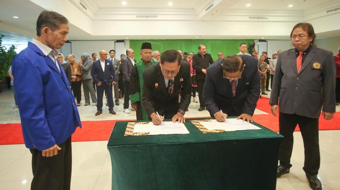 Momen Budiharjo Dilantik Jadi Rektor Moestopo