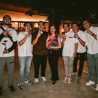 Nabila kini tampak antusias untuk melangkah ke jenjang yang lebih serius lagi, yaitu pernikahan. Setelah dilamar Nabila pun langsung mengabari ayahnya, Tora Sudiro dengan melakukan video call sambil menangis haru dan menunjukkan cincin yang tersemat di jari manisnya. Foto: Instagram/@nabilasudiro