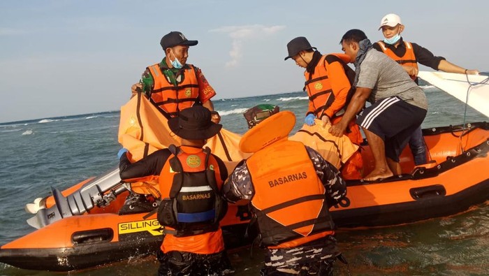 Nelayan tenggelam di Takalar dievakuasi Tim SAR.