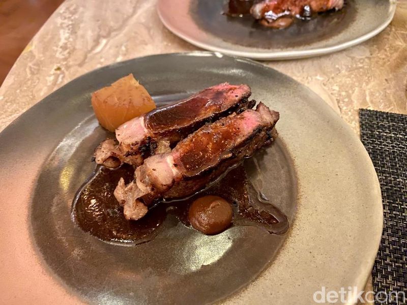 Nikmati Sashimi hingga Koji Striploin Bergaya Izakaya Sepuasnya di Resto Ini