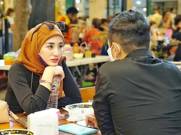 Novita Hardini, Istri Bupati Trenggalek yang Hobi Kulineran UMKM