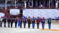 Turut hadir dalam kegiatan tersebut diantaranya Menteri Sekretaris Negara Pratikno, Menteri Investasi/Kepala BKPM Bahlil Lahadalia, Staf Khusus Presiden Billy, Kapolri Jenderal Pol Listyo Sigit Prabowo, Pangkogabwilhan III Letjen TNI Richard Tampubolon, Asops Panglima TNI Laksda TNI Rachmad Jayadi, Asintel Panglima TNI Mayjen TNI Djaka Budi Utama.