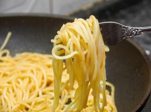 Begini Cara Menghangatkan Pasta Tanpa Saus Agar Tetap Lentur