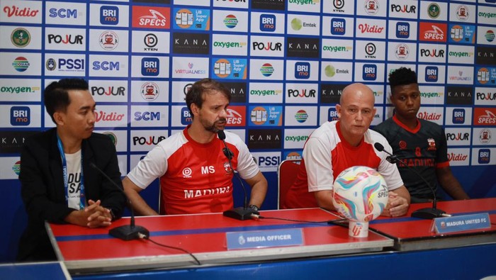 Pelatih Madura United Mauricio Souza
