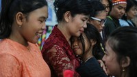 Wajah semringah terpancar dari para murid dan guru.