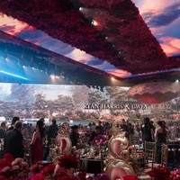 Ryan Harris dan Gwen Ashley ingin tamu undangan yang datang ke pernikahan mereka merasakan sebuah experience yang belum pernah ada di acara pernikahan lainnya. Ryan sebagai mempelai ingin para undangan semua dapat merasakan konsep dekorasi 360 derajat untuk experience di dalam ballroom. Foto: Dok. Majestic Wedding