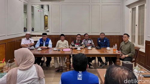 Pertemuan parpol Koalisi Indonesia Maju (KIM) NTB di Rumah Langko, Mataram, NTB, Rabu (22/11/2023). (Foto: Helmy Akbar/detikBali)