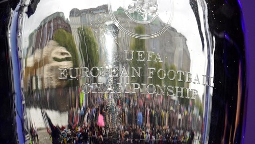 FILE PHOTO: Soccer Football - Philipp Lahm attends Kick-Off-Event Ticketing for the EURO 2024 - Hamburg, Germany - October 3, 2023 The European Championship trophy is pictured during the Kick-Off Event in Hamburg REUTERS/Fabian Bimmer/File Photo