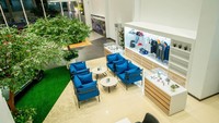Berdiri diatas lahan seluas 1900 m². Diler kelima Subaru ini menempati lokasi yang strategis di Jl. Dr. Saharjo, Tebet, Jakarta Selatan dengan luas bangunan 2450 m² yang mencakup fasilitas showroom dengan 5 display car dan bengkel dengan 5 working bay.