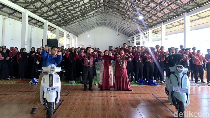Potret keseruan Roadshow Classy Yamaha Youth Festival di SMA Shafiyyatul Amaliyyah Medan (Kartika Sari/detikSumut)