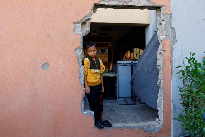 Sekolah-sekolah di Palestina jadi target serangan Israel. Tercatat ada 239 sekolah negeri dibom Israel dengan 45 sekolah hancur parah.