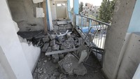 Kerusakan akibat pemboman Israel terlihat di sekolah PBB di kamp pengungsi Maghazi, Jalur Gaza, Selasa, 17 Oktober 2023 lalu. AP Photo/Ali Mohmoud. 
