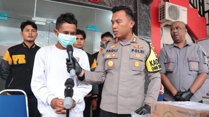 Pria berinisial I (29) pencuri kotak infak untuk Palestina di masjid Karimun. (Dok Polres Karimun)